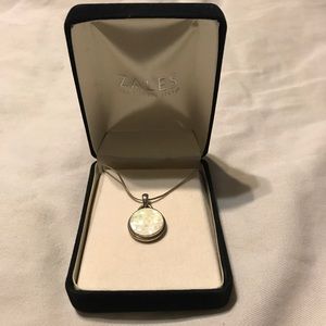 mother of pearl pendant & chain necklace